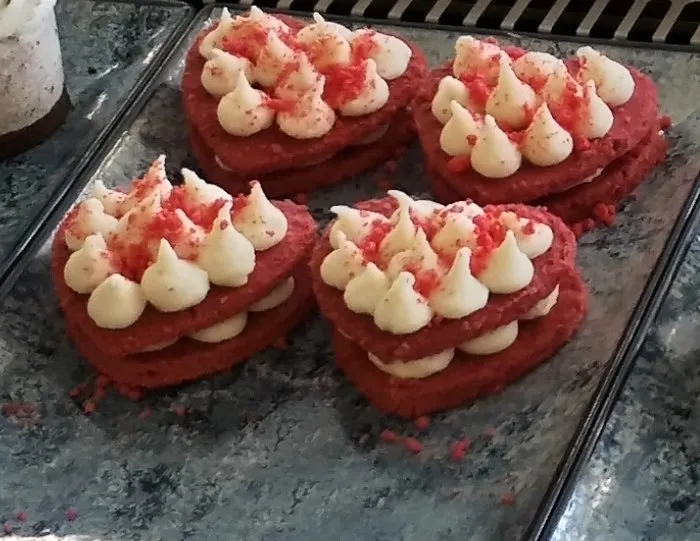Corazones de red velvet con crema